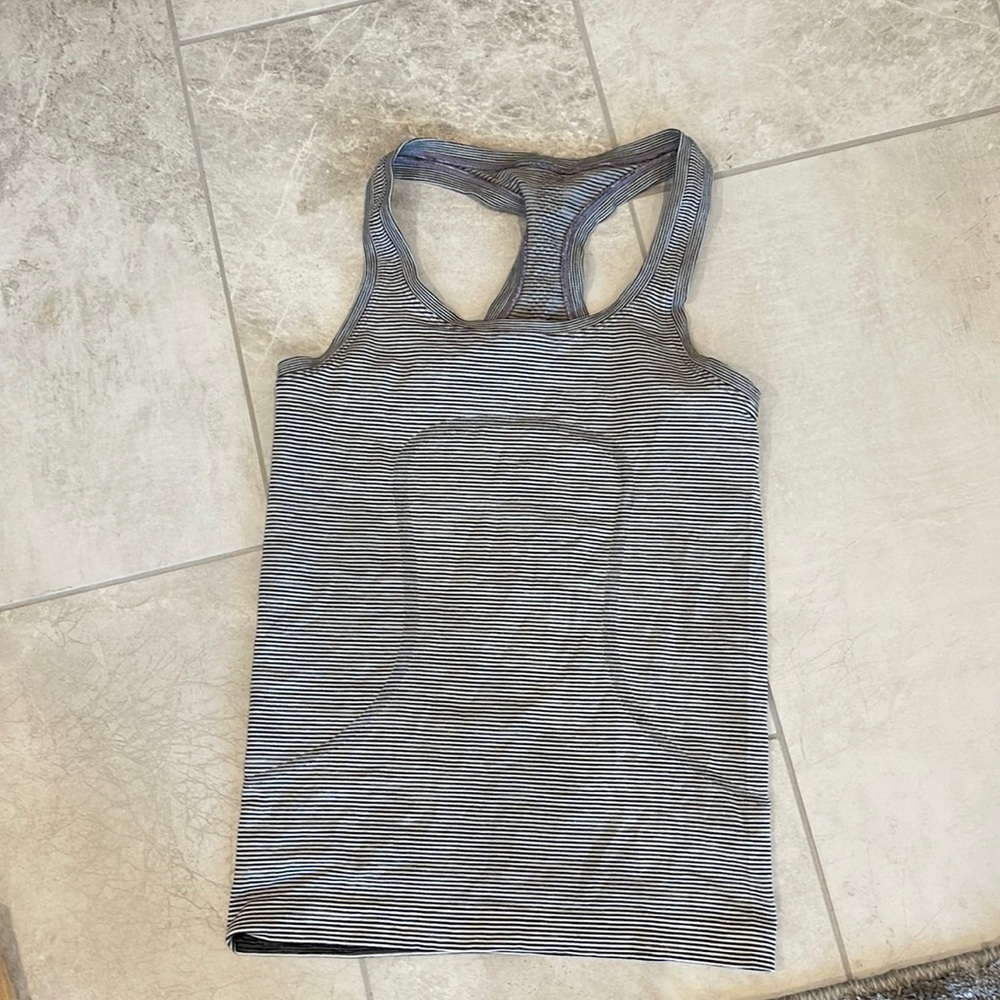Lululemon workout top